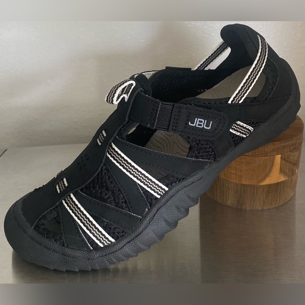WOMENS BLACK AND WHITE WHITE WATER SHOE